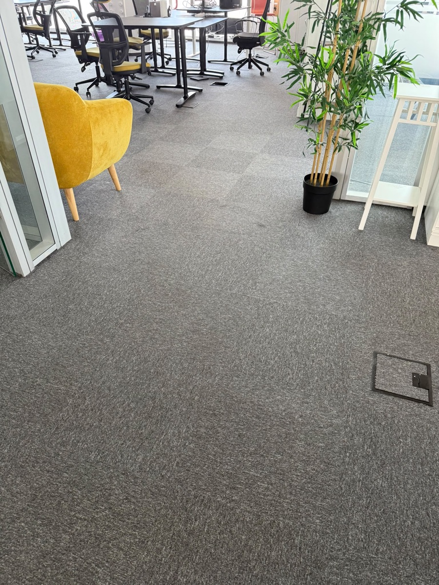 Curățare mochetă open-space